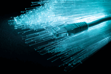 Fibra óptica ou internet via rádio? Qual é a melhor solução para a sua empresa?